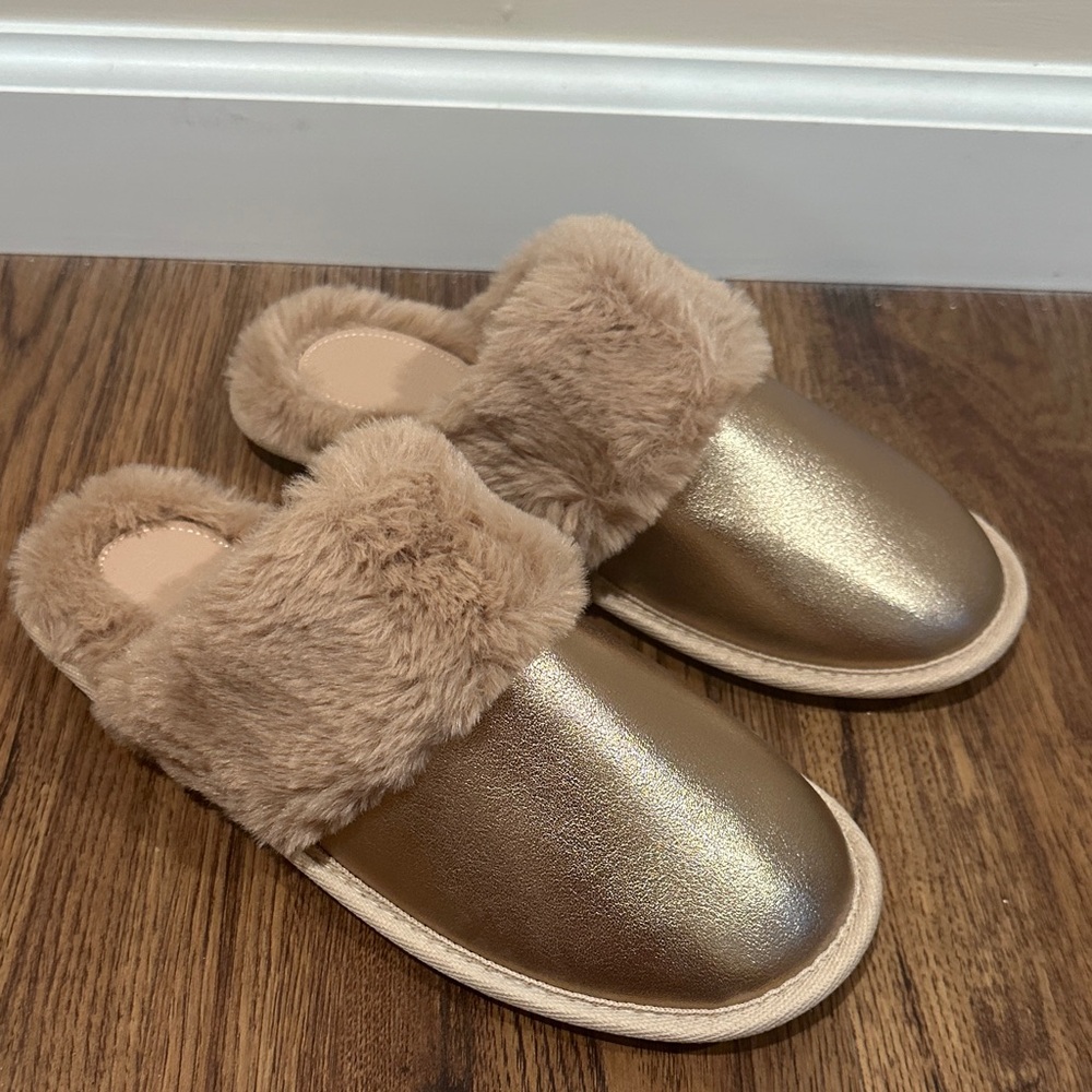Auden Gold and Pink Women's Fur-Lined Slippers Size 7/8